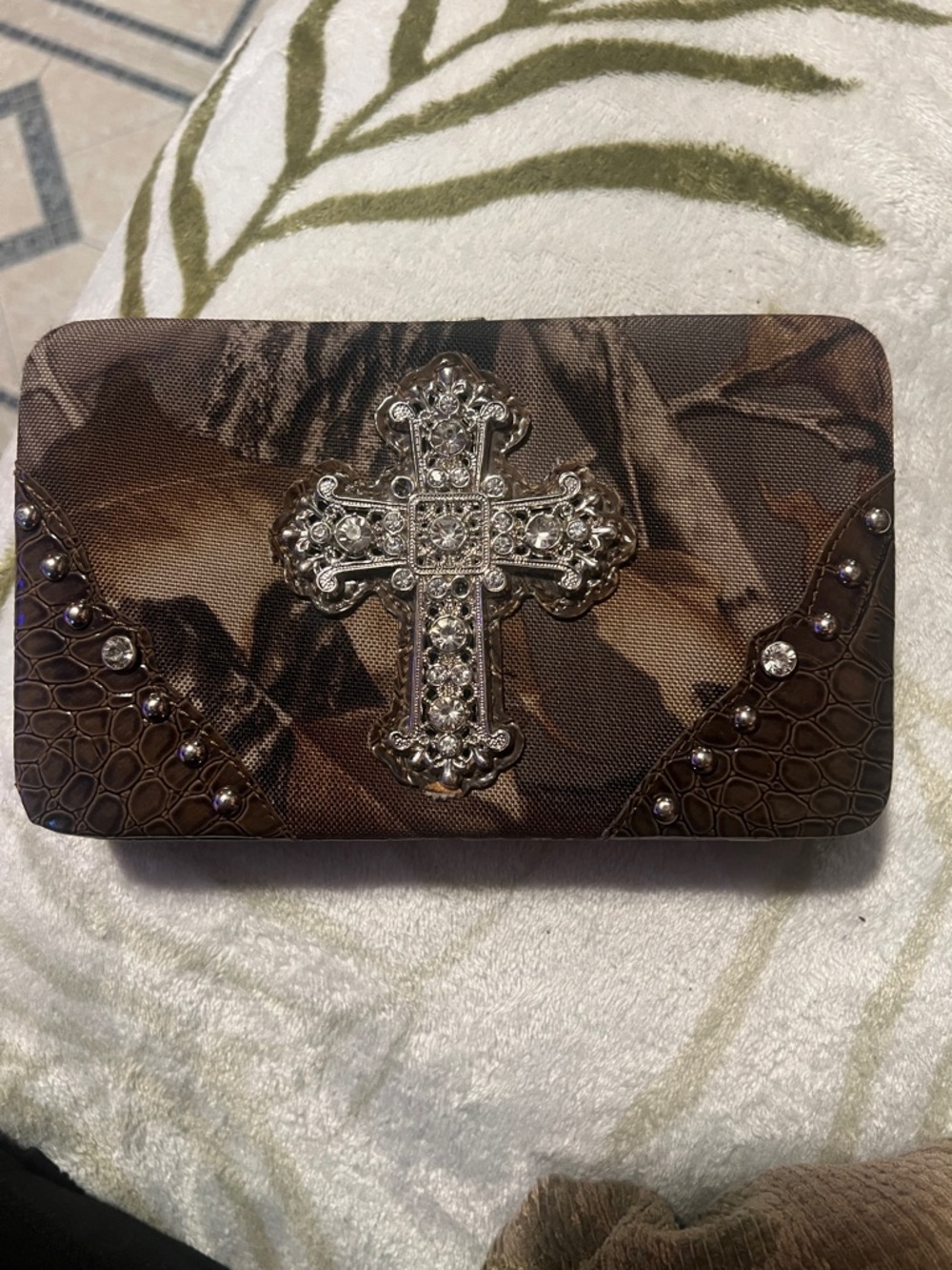 Rhinestone Cross Camouflage Card & Key Holder - Brown